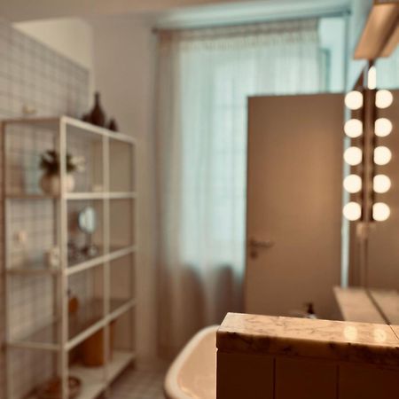 Apartment Am Schloss - Charme ザールブリュッケン エクステリア 写真